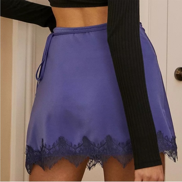 Urban Outfitters blue / purple mini skirt size small with lace on bottom NWT - Picture 3 of 13